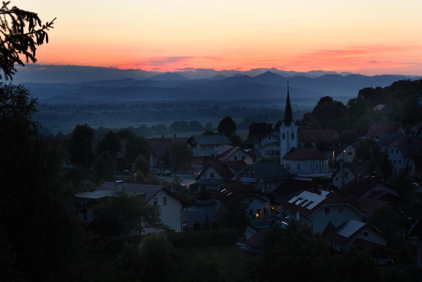 Apartmaji Lejardin Apartment Skofljica Bagian luar foto